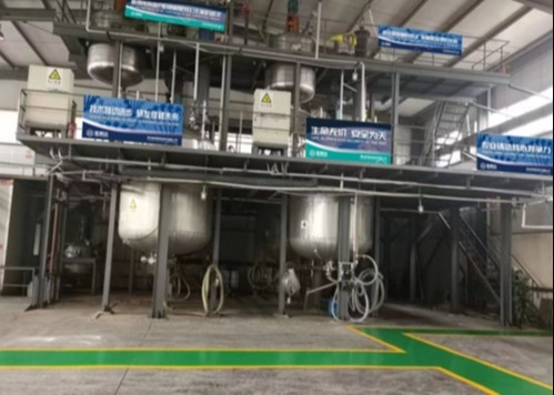 แว็กซ์อิมัลซิไฟเออร์อิมัลซิไฟเออร์ชนิดเหลวสีขาวน้ำนม 33% ช่วยปรับปรุงขนาดกระดาษ